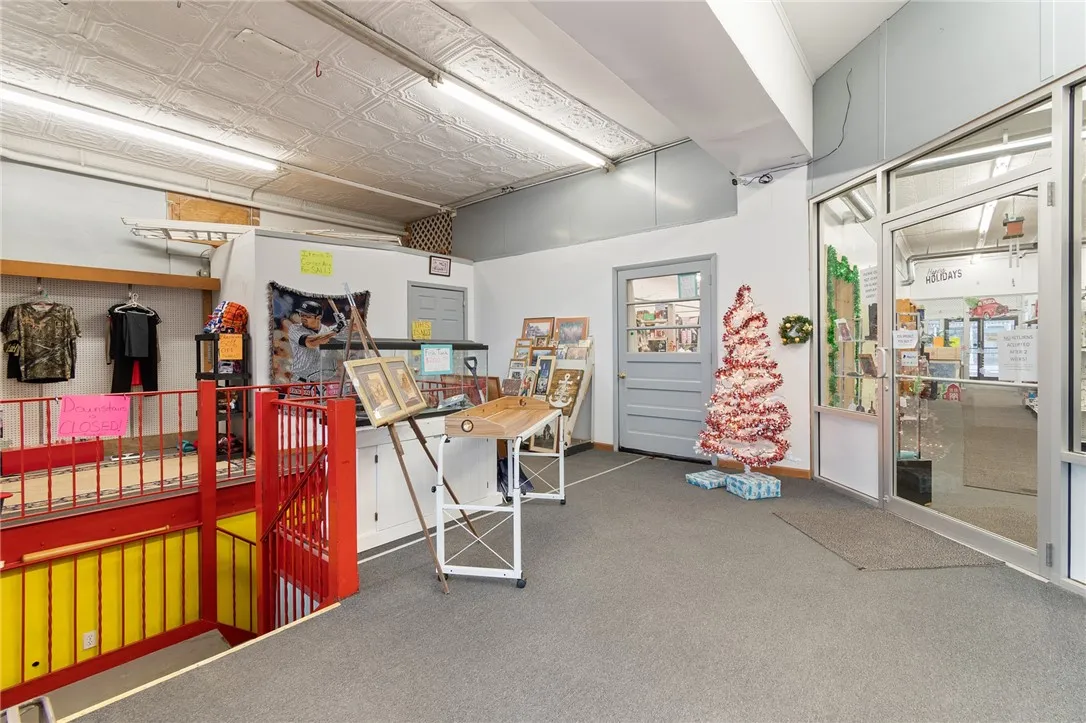 Multiple rental unit possibilities- use as one large space as well!