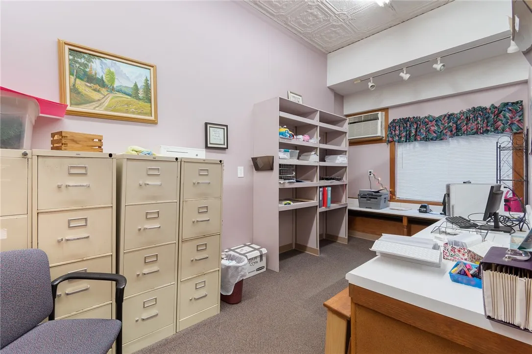 Retail space- office space - the possibilities are endless!