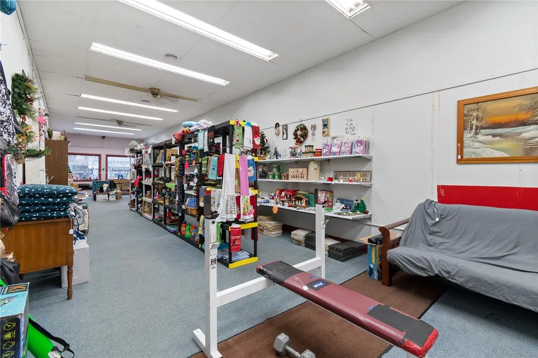 Retail space is currently rented out - you choose what works for you!