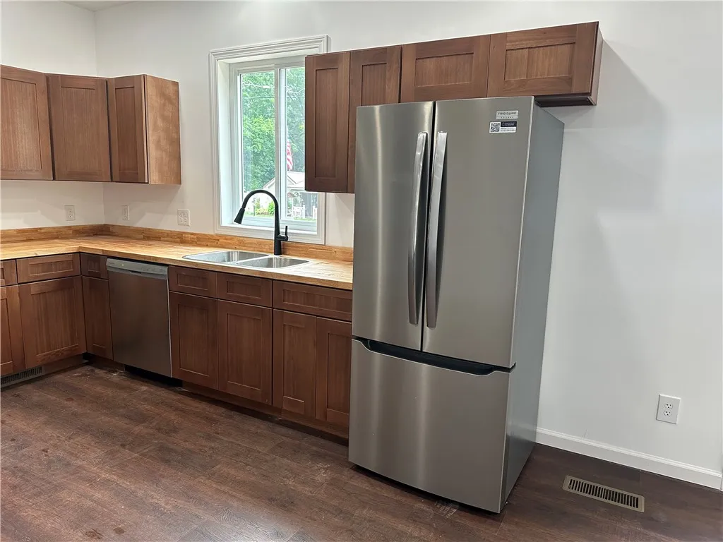 258 Mcmaster Street, Bath, New York 14810, Bath, New York 14810, 3 Bedrooms Bedrooms, 8 Rooms Rooms,2 BathroomsBathrooms,Residential,For Sale,258 Mcmaster Street, Bath, New York 14810,0,R1607673