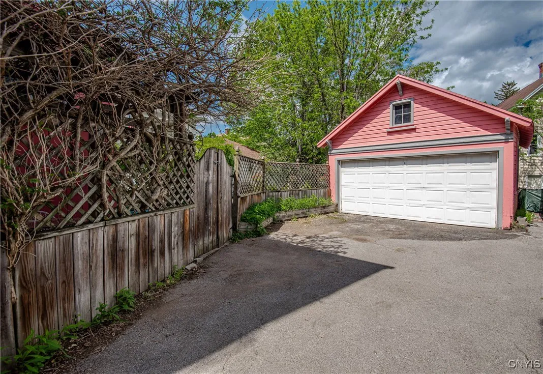 18 Avery Place, Utica, New York 13502, Utica, New York 13502, 4 Bedrooms Bedrooms, 11 Rooms Rooms,2 BathroomsBathrooms,Residential,Closed,18 Avery Place, Utica, New York 13502,0,S1607459