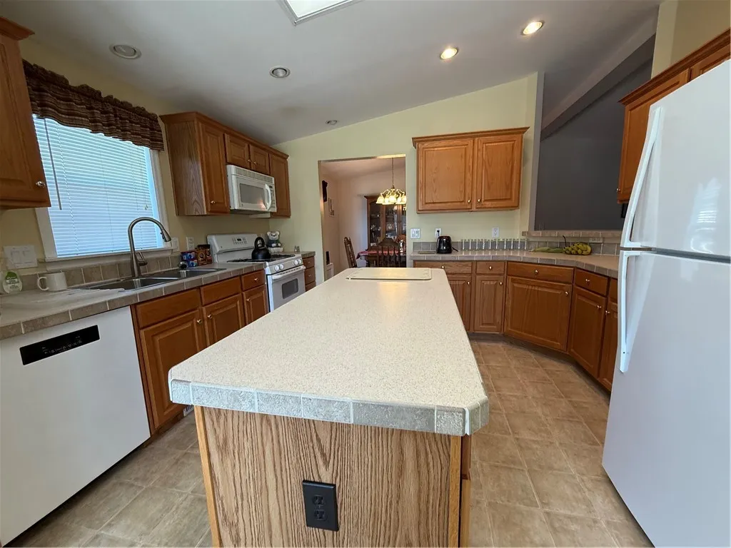 6317 Kims Drive, Victor, New York 14564, Victor, New York 14564, 3 Bedrooms Bedrooms, 7 Rooms Rooms,2 BathroomsBathrooms,Residential,Closed,6317 Kims Drive, Victor, New York 14564,0,R1607785