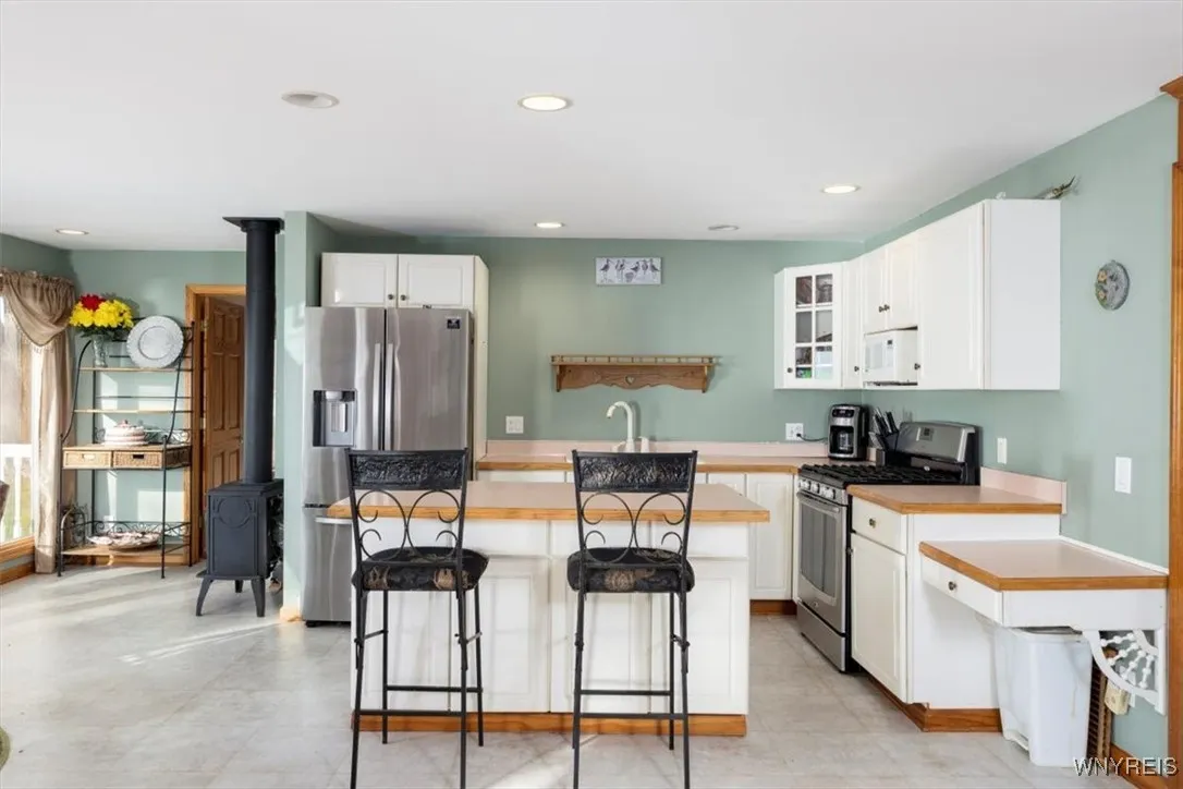 9910 & 9912 Shorecliff Road, Evans, New York 1, Evans, New York 14006, 5 Bedrooms Bedrooms, 10 Rooms Rooms,3 BathroomsBathrooms,Residential,Closed,9910 & 9912 Shorecliff Road, Evans, New York 1,0,B1605499