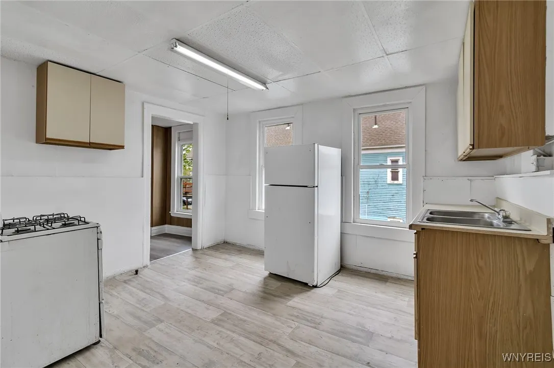 317 Plymouth Avenue, Buffalo, New York 14213, Buffalo, New York 14213, 7 Bedrooms Bedrooms, ,2 BathroomsBathrooms,Residential,Closed,317 Plymouth Avenue, Buffalo, New York 14213,0,B1606897