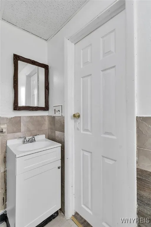 317 Plymouth Avenue, Buffalo, New York 14213, Buffalo, New York 14213, 7 Bedrooms Bedrooms, ,2 BathroomsBathrooms,Residential,Closed,317 Plymouth Avenue, Buffalo, New York 14213,0,B1606897