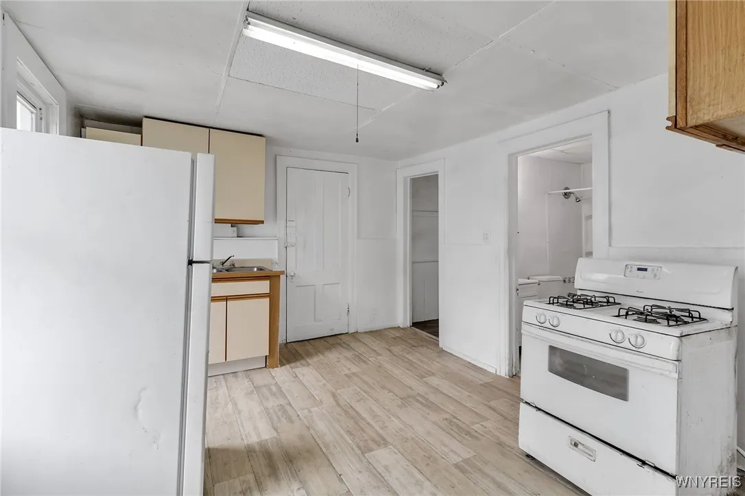 317 Plymouth Avenue, Buffalo, New York 14213, Buffalo, New York 14213, 7 Bedrooms Bedrooms, ,2 BathroomsBathrooms,Residential,Closed,317 Plymouth Avenue, Buffalo, New York 14213,0,B1606897