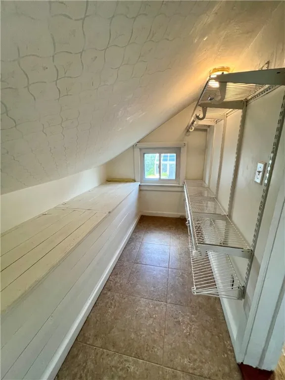 WALK IN CLOSET AREA
