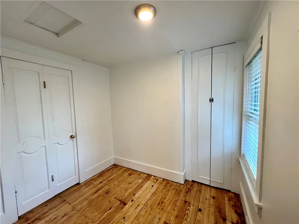 OFFICE OR WALK IN CLOSET AREA