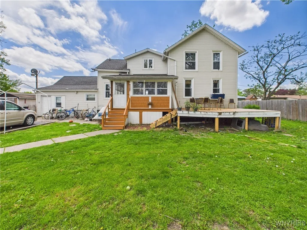 1847 Tuscarora Road, Niagara, New York 14304, Niagara, New York 14304, 5 Bedrooms Bedrooms, 10 Rooms Rooms,2 BathroomsBathrooms,Residential,Closed,1847 Tuscarora Road, Niagara, New York 14304,0,B1607651