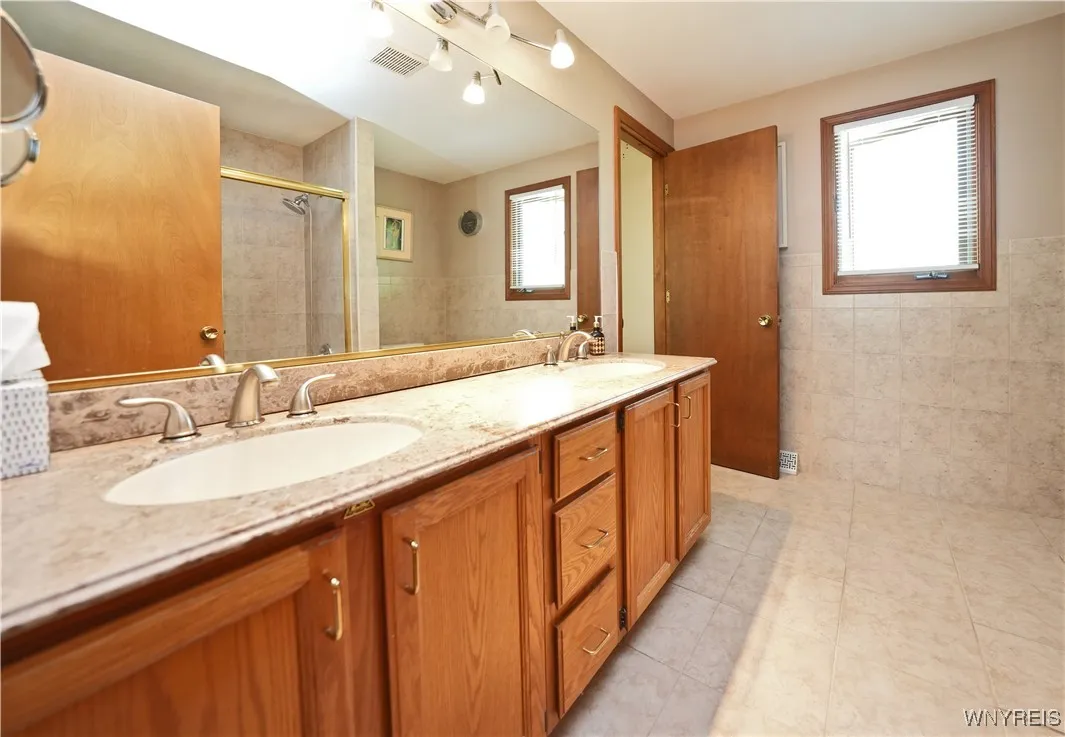 261 Rambling Road, Amherst, New York 14051, Amherst, New York 14051, 3 Bedrooms Bedrooms, 7 Rooms Rooms,2 BathroomsBathrooms,Residential,Closed,261 Rambling Road, Amherst, New York 14051,0,B1606312