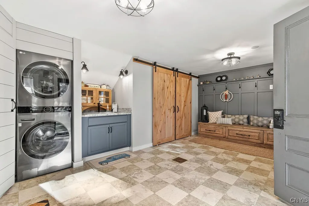 mudroom main entry