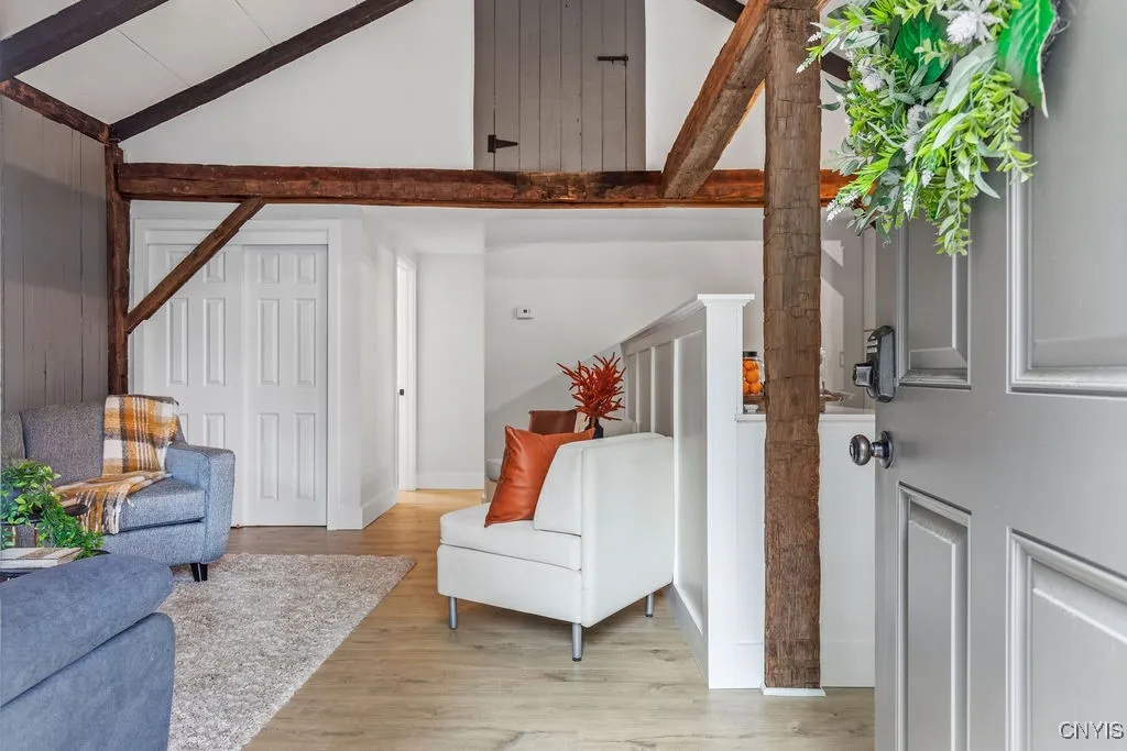 carriage house entry