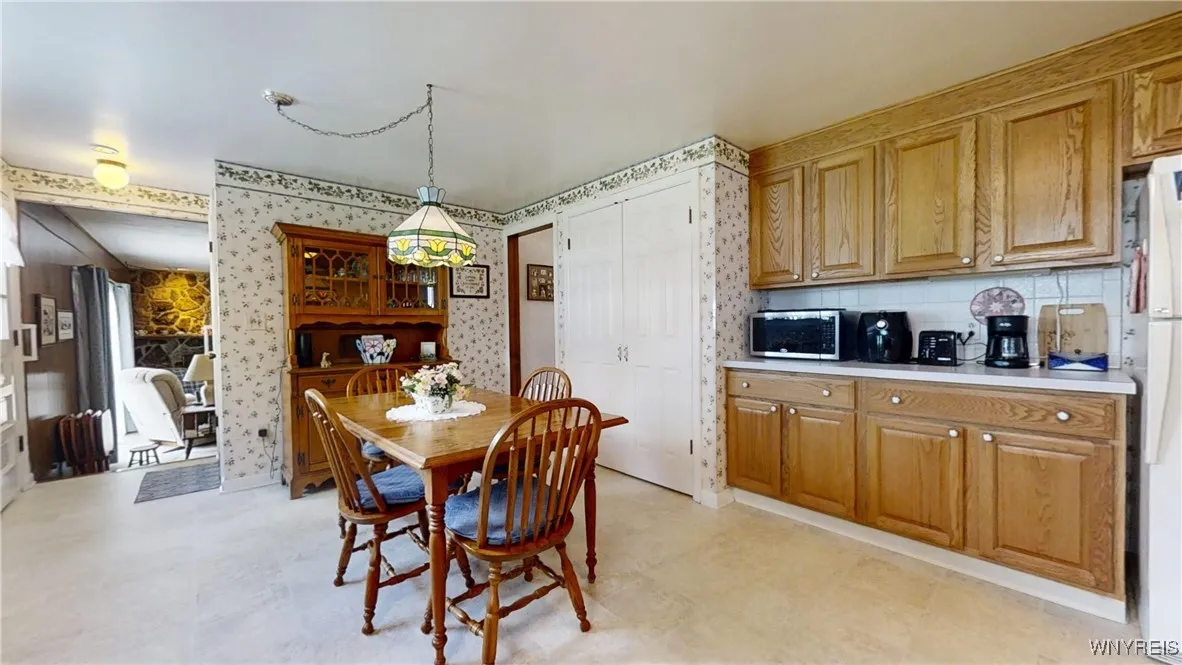 95 Foxpoint West, Amherst, New York 14221, Amherst, New York 14221, 4 Bedrooms Bedrooms, 8 Rooms Rooms,2 BathroomsBathrooms,Residential,Closed,95 Foxpoint West, Amherst, New York 14221,0,B1607768