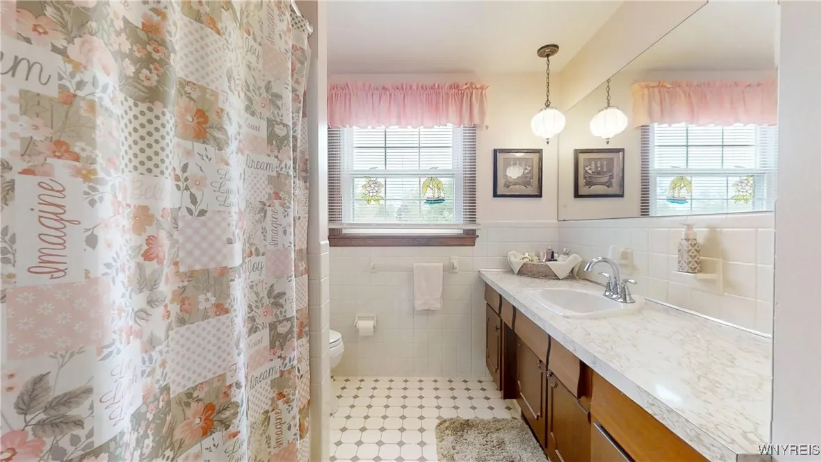 95 Foxpoint West, Amherst, New York 14221, Amherst, New York 14221, 4 Bedrooms Bedrooms, 8 Rooms Rooms,2 BathroomsBathrooms,Residential,Closed,95 Foxpoint West, Amherst, New York 14221,0,B1607768