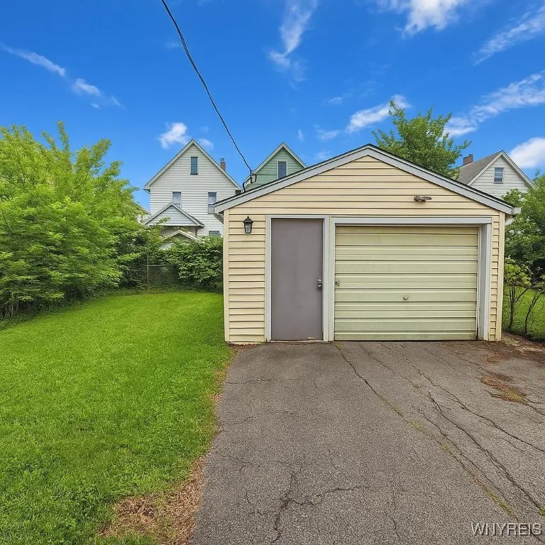 25 Hartman Place, Buffalo, New York 14207, Buffalo, New York 14207, 4 Bedrooms Bedrooms, ,2 BathroomsBathrooms,Residential,Closed,25 Hartman Place, Buffalo, New York 14207,B1607824