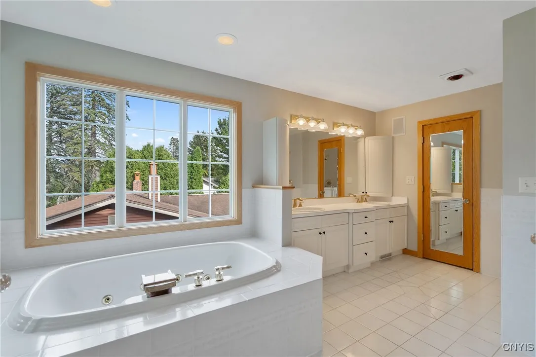 7179 Lakeshore Road, Cicero, New York 13039, Cicero, New York 13039, 4 Bedrooms Bedrooms, 10 Rooms Rooms,4 BathroomsBathrooms,Residential,For Sale,7179 Lakeshore Road, Cicero, New York 13039,S1607807