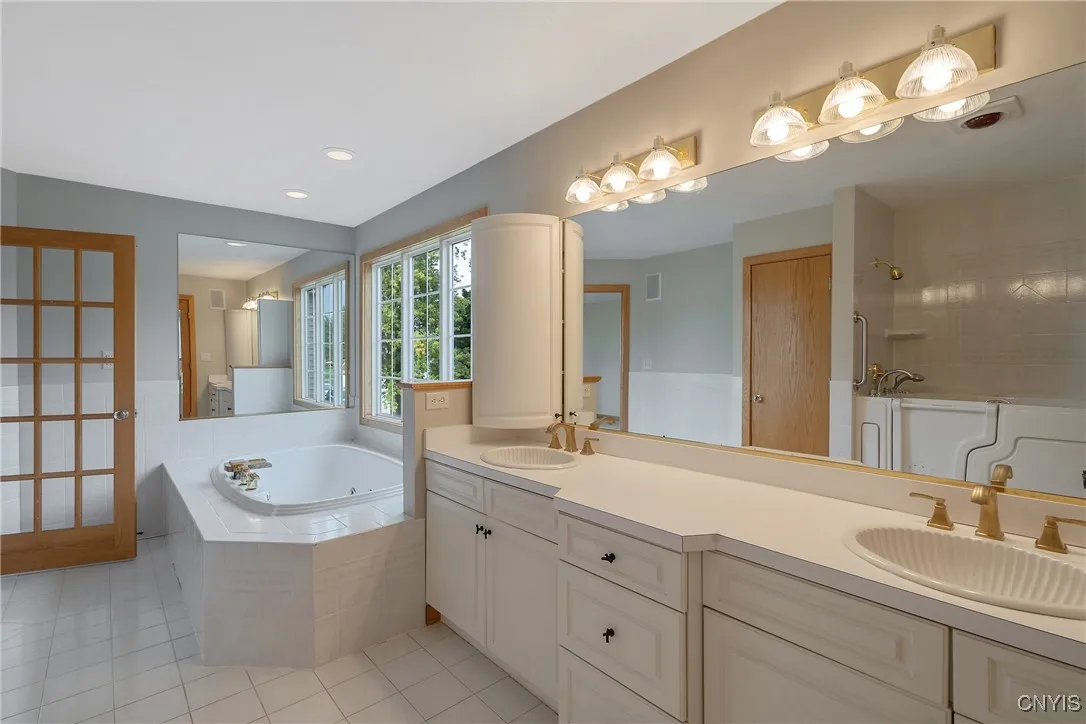 7179 Lakeshore Road, Cicero, New York 13039, Cicero, New York 13039, 4 Bedrooms Bedrooms, 10 Rooms Rooms,4 BathroomsBathrooms,Residential,For Sale,7179 Lakeshore Road, Cicero, New York 13039,S1607807