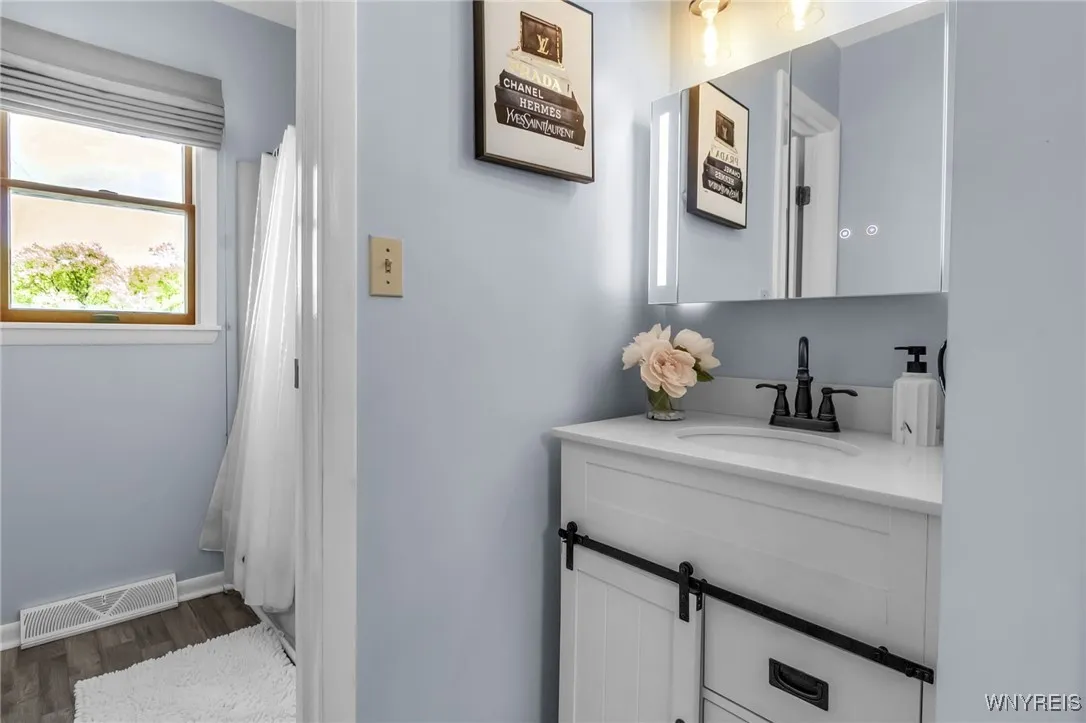 Primary en-suite