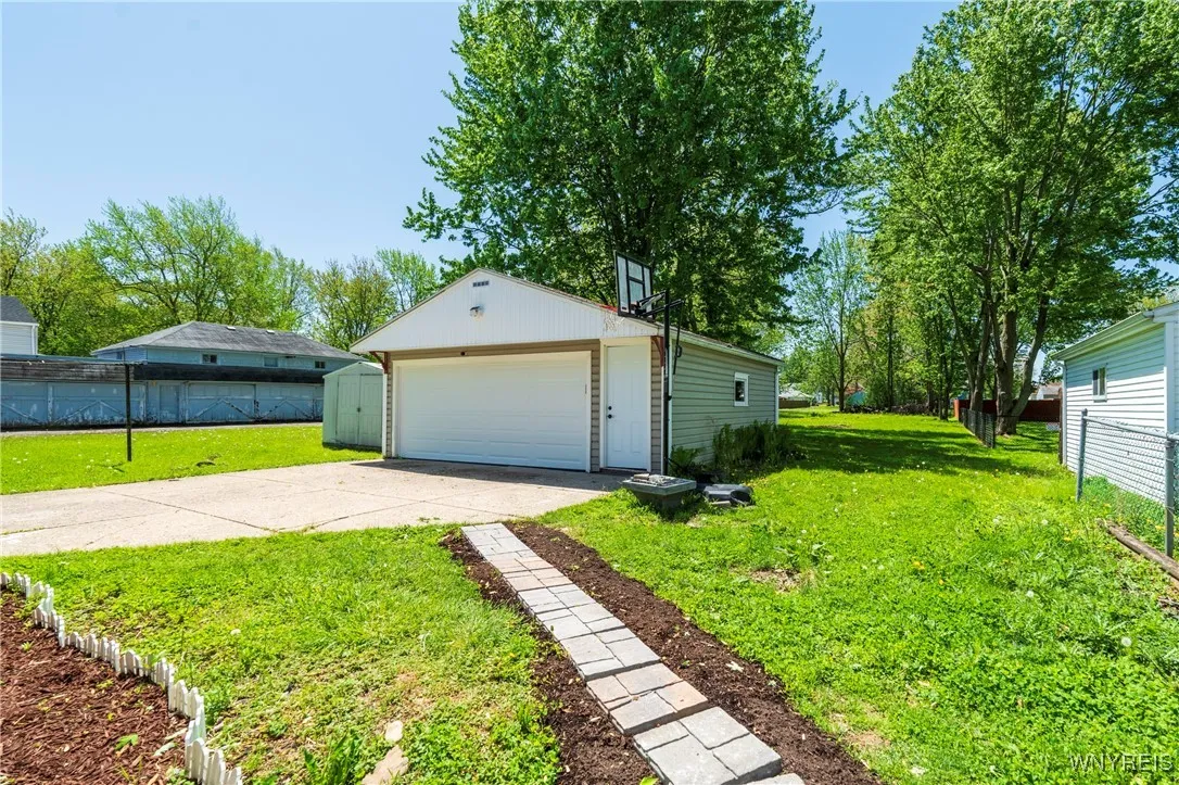114 Kohler Street, Tonawanda-city, New York 14150, Tonawanda, New York 14150, 5 Bedrooms Bedrooms, ,2 BathroomsBathrooms,Residential,Closed,114 Kohler Street, Tonawanda-city, New York 14150,0,B1608023