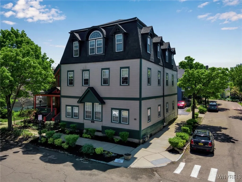 185 York Street 1, Buffalo, New York 14213, Buffalo, New York 14213, 2 Bedrooms Bedrooms, 5 Rooms Rooms,2 BathroomsBathrooms,Residential,Closed,185 York Street 1, Buffalo, New York 14213,0,B1608075