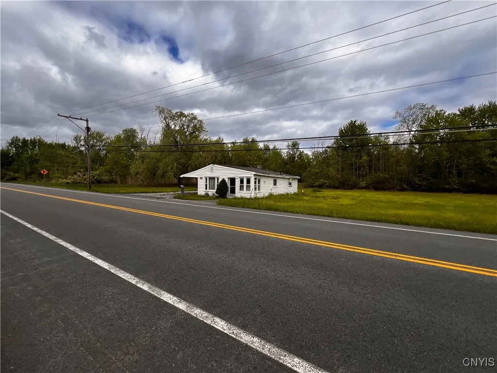 9572 Caughdenoy Road, Clay, New York 13029, Clay, New York 13029, 3 Bedrooms Bedrooms, 5 Rooms Rooms,1 BathroomBathrooms,Residential,Closed,9572 Caughdenoy Road, Clay, New York 13029,0,S1608233