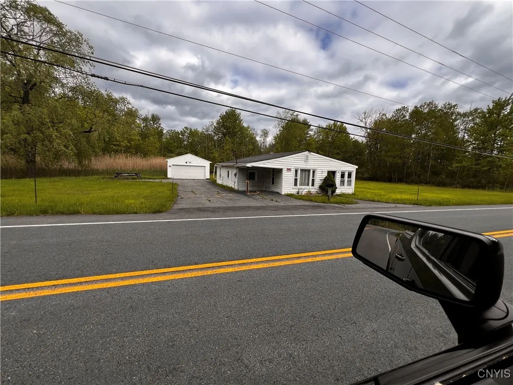 9572 Caughdenoy Road, Clay, New York 13029, Clay, New York 13029, 3 Bedrooms Bedrooms, 5 Rooms Rooms,1 BathroomBathrooms,Residential,Closed,9572 Caughdenoy Road, Clay, New York 13029,0,S1608233