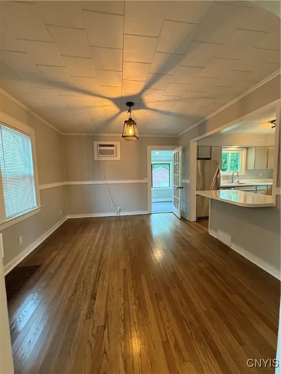 Eat in kitchen space and breakfast bar