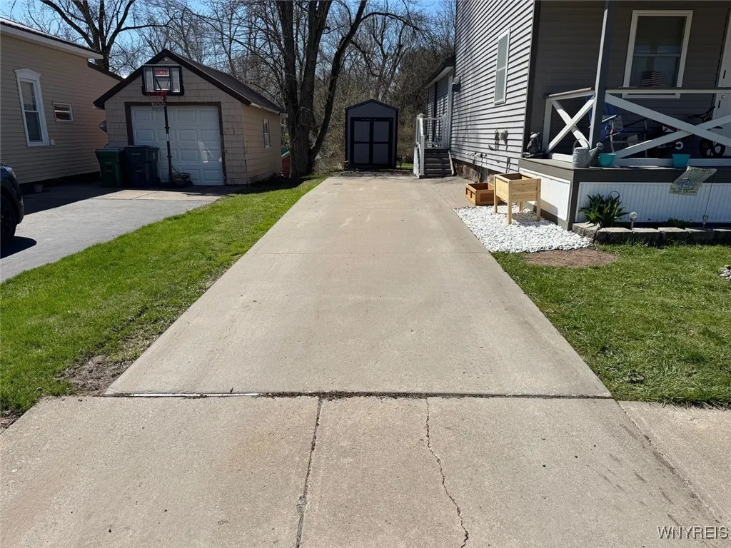 9 North Hartland Street, Royalton, New York 14105, Royalton, New York 14105, 4 Bedrooms Bedrooms, 11 Rooms Rooms,2 BathroomsBathrooms,Residential,Closed,9 North Hartland Street, Royalton, New York 14105,0,B1608290