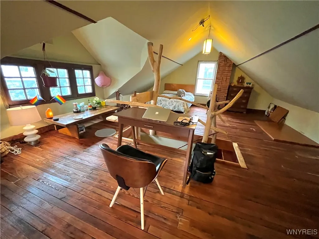 Renovated Full Attic with Artisan Work
