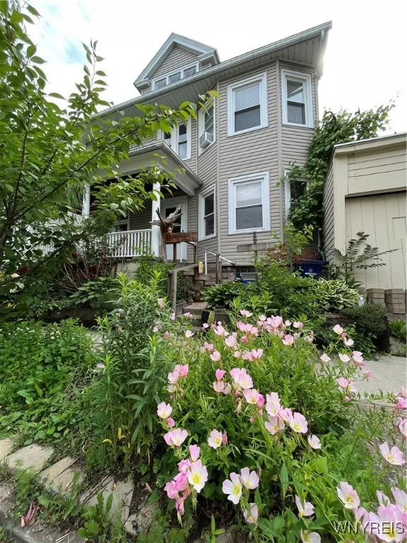 11 Abbottsford Place, Buffalo, New York 14213, Buffalo, New York 14213, 3 Bedrooms Bedrooms, 7 Rooms Rooms,1 BathroomBathrooms,Residential,For Sale,11 Abbottsford Place, Buffalo, New York 14213,B1608293
