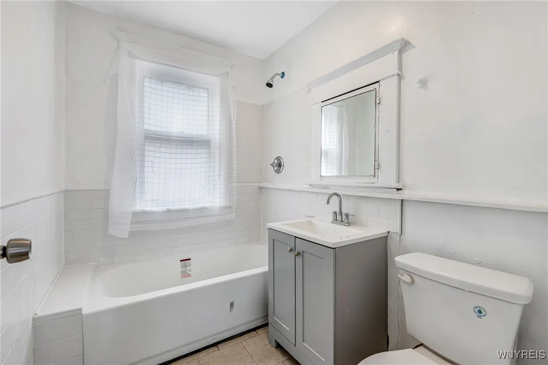 1135 East Delavan Avenue, Buffalo, New York 14215, Buffalo, New York 14215, 6 Bedrooms Bedrooms, ,2 BathroomsBathrooms,Residential,Closed,1135 East Delavan Avenue, Buffalo, New York 14215,0,B1608314