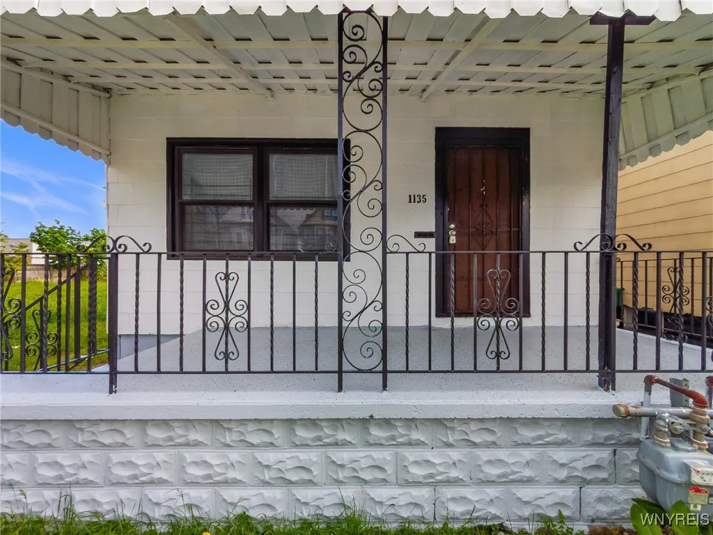 1135 East Delavan Avenue, Buffalo, New York 14215, Buffalo, New York 14215, 6 Bedrooms Bedrooms, ,2 BathroomsBathrooms,Residential,Closed,1135 East Delavan Avenue, Buffalo, New York 14215,0,B1608314