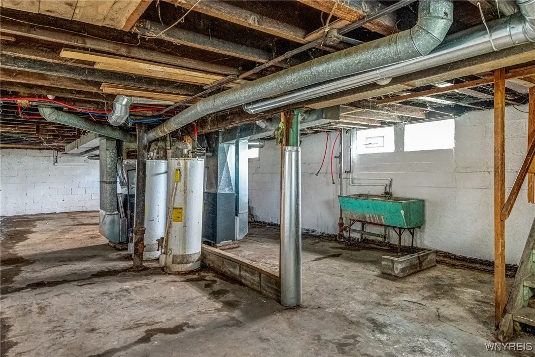 1135 East Delavan Avenue, Buffalo, New York 14215, Buffalo, New York 14215, 6 Bedrooms Bedrooms, ,2 BathroomsBathrooms,Residential,Closed,1135 East Delavan Avenue, Buffalo, New York 14215,0,B1608314