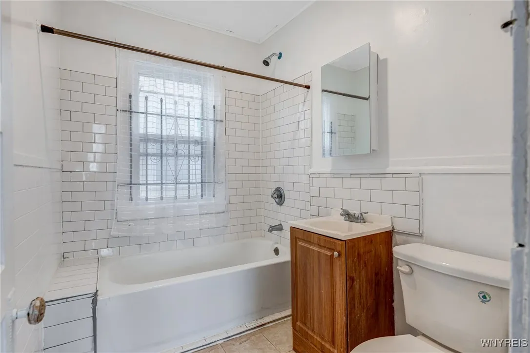 1135 East Delavan Avenue, Buffalo, New York 14215, Buffalo, New York 14215, 6 Bedrooms Bedrooms, ,2 BathroomsBathrooms,Residential,Closed,1135 East Delavan Avenue, Buffalo, New York 14215,0,B1608314