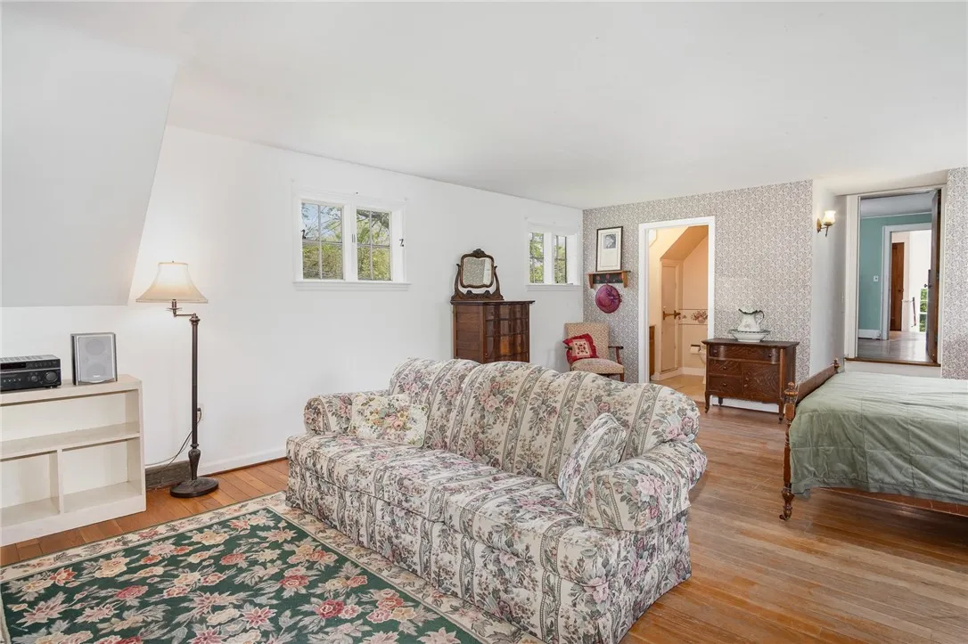 Large primary suite with ensuite