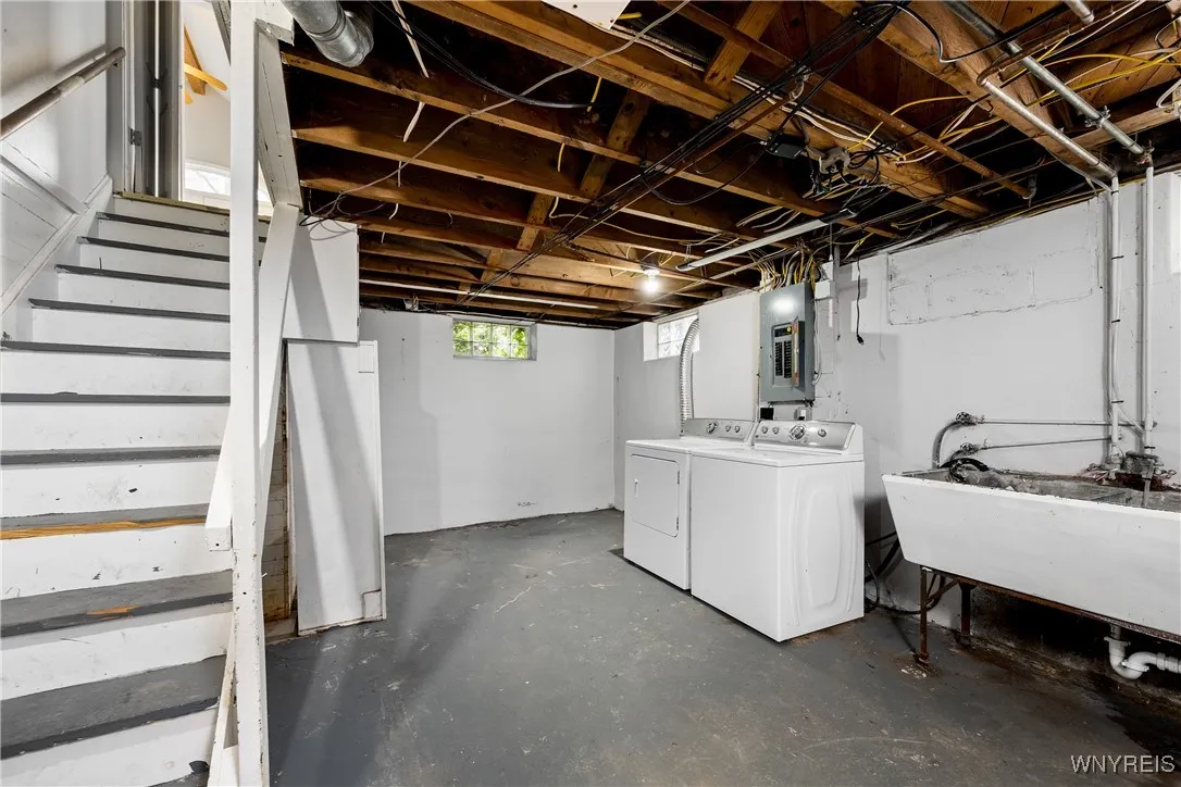 37 Linwood Avenue, Amherst, New York 14221, Amherst, New York 14221, 4 Bedrooms Bedrooms, 6 Rooms Rooms,1 BathroomBathrooms,Residential,For Sale,37 Linwood Avenue, Amherst, New York 14221,0,B1606918