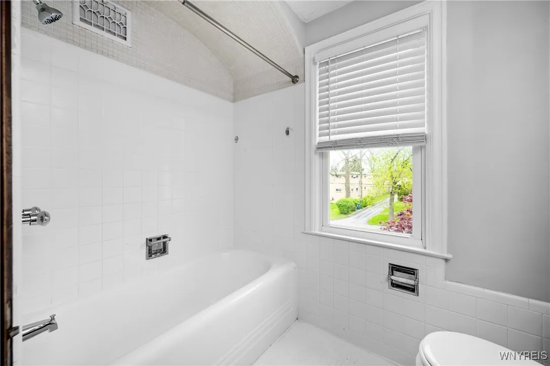 37 Linwood Avenue, Amherst, New York 14221, Amherst, New York 14221, 4 Bedrooms Bedrooms, 6 Rooms Rooms,1 BathroomBathrooms,Residential,For Sale,37 Linwood Avenue, Amherst, New York 14221,0,B1606918