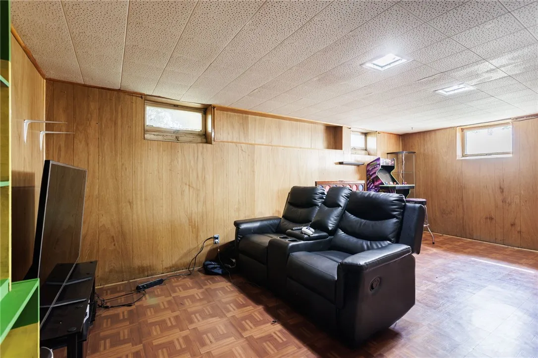 111 Barlow Drive, Greece, New York 14626, Greece, New York 14626, 3 Bedrooms Bedrooms, 7 Rooms Rooms,1 BathroomBathrooms,Residential,Closed,111 Barlow Drive, Greece, New York 14626,R1607967