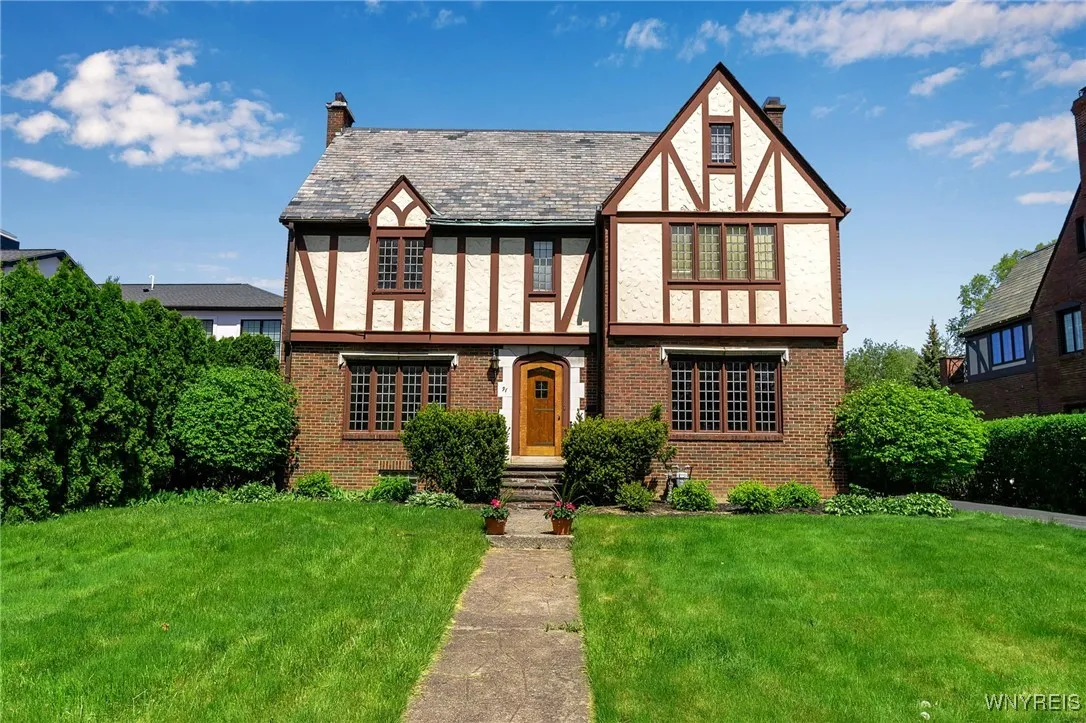 91 Nottingham, Buffalo, New York 14216, Buffalo, New York 14216, 3 Bedrooms Bedrooms, 10 Rooms Rooms,3 BathroomsBathrooms,Residential,For Sale,91 Nottingham, Buffalo, New York 14216,0,B1608417