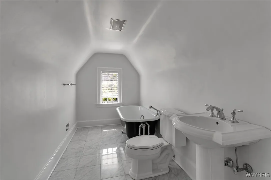 91 Nottingham, Buffalo, New York 14216, Buffalo, New York 14216, 3 Bedrooms Bedrooms, 10 Rooms Rooms,3 BathroomsBathrooms,Residential,For Sale,91 Nottingham, Buffalo, New York 14216,0,B1608417