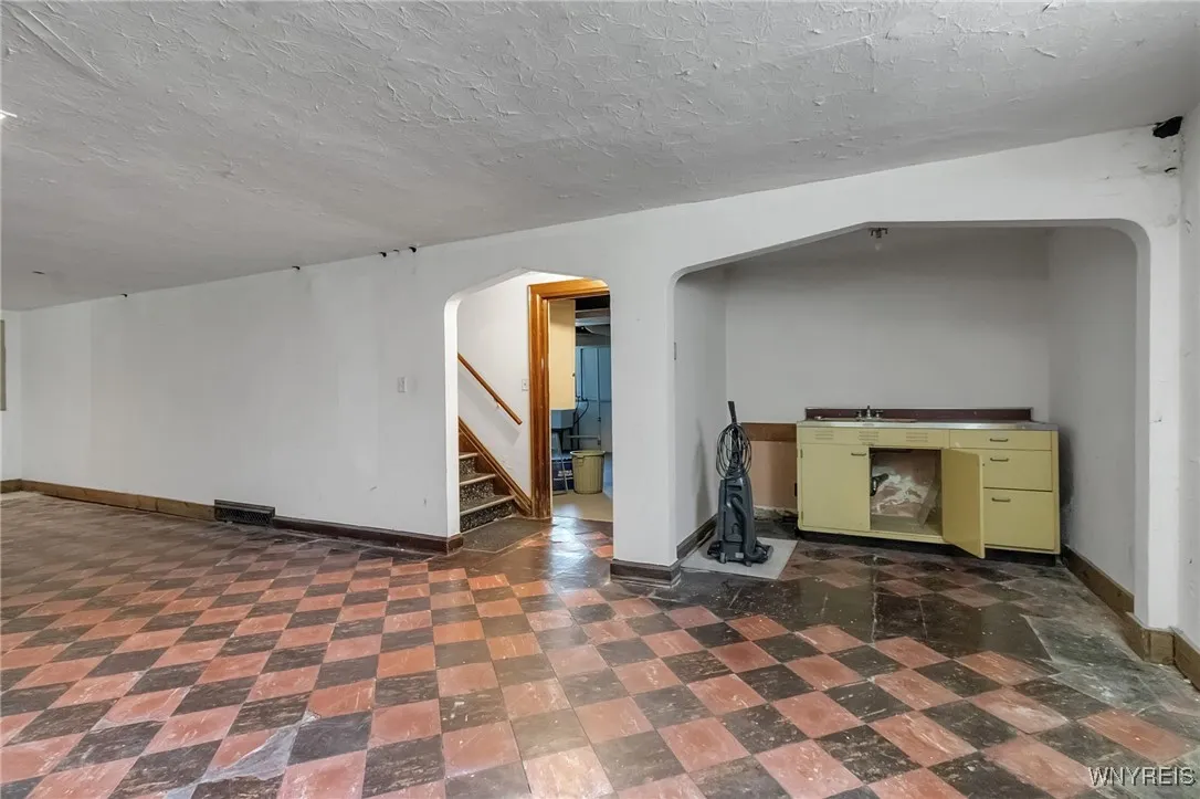 91 Nottingham, Buffalo, New York 14216, Buffalo, New York 14216, 3 Bedrooms Bedrooms, 10 Rooms Rooms,3 BathroomsBathrooms,Residential,For Sale,91 Nottingham, Buffalo, New York 14216,0,B1608417