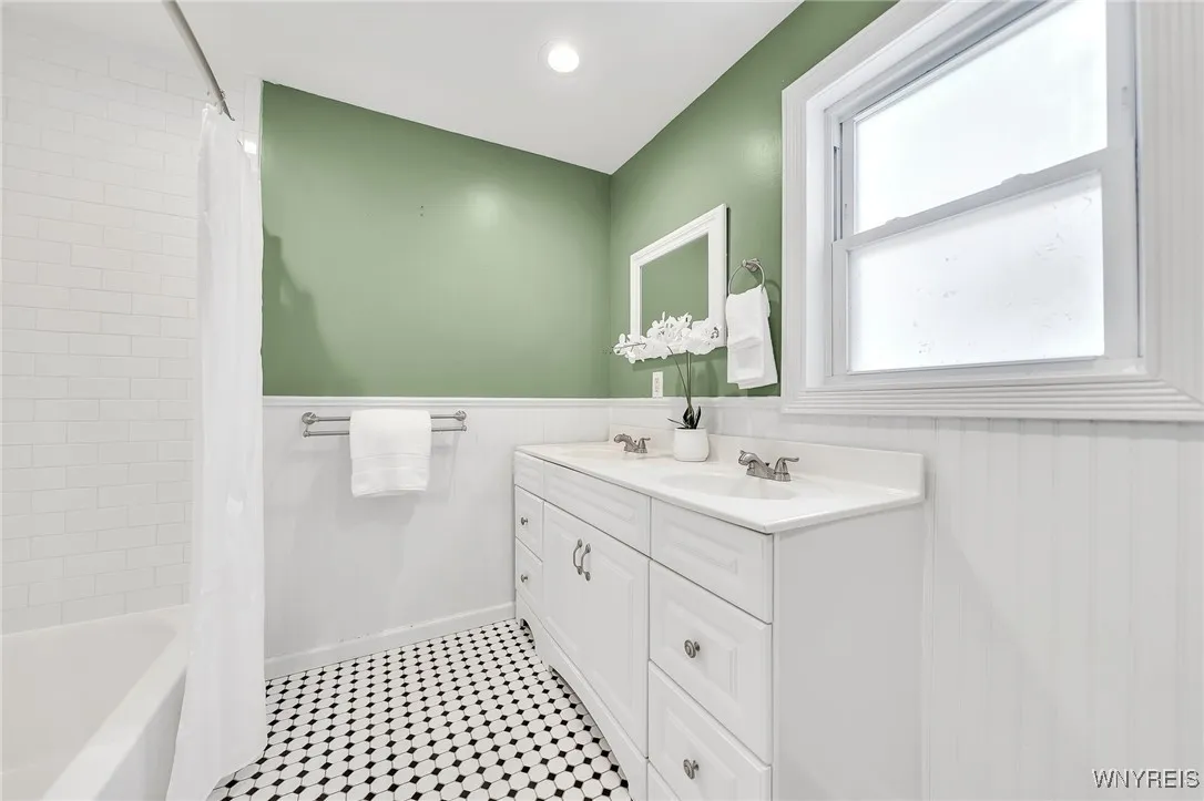 397 14th Street, Buffalo, New York 14213, Buffalo, New York 14213, 3 Bedrooms Bedrooms, 8 Rooms Rooms,1 BathroomBathrooms,Residential,Closed,397 14th Street, Buffalo, New York 14213,B1607529