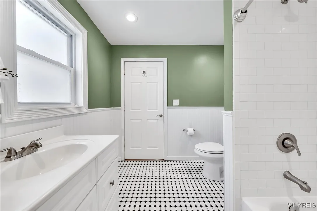 397 14th Street, Buffalo, New York 14213, Buffalo, New York 14213, 3 Bedrooms Bedrooms, 8 Rooms Rooms,1 BathroomBathrooms,Residential,Closed,397 14th Street, Buffalo, New York 14213,B1607529