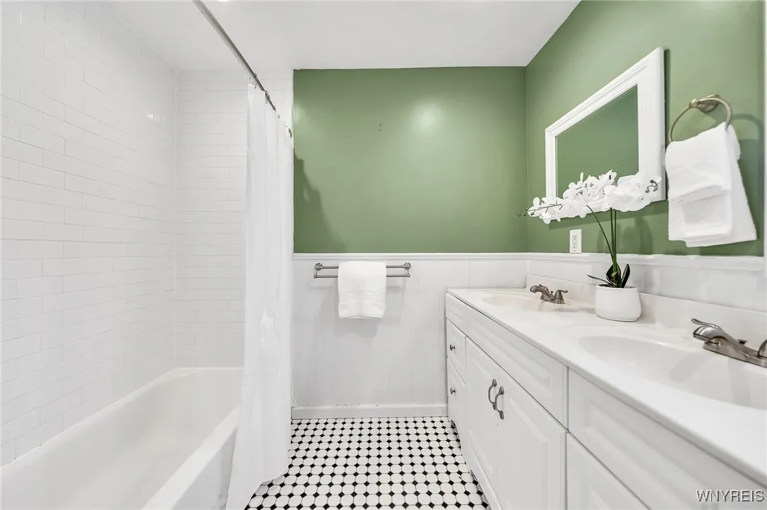 397 14th Street, Buffalo, New York 14213, Buffalo, New York 14213, 3 Bedrooms Bedrooms, 8 Rooms Rooms,1 BathroomBathrooms,Residential,Closed,397 14th Street, Buffalo, New York 14213,B1607529