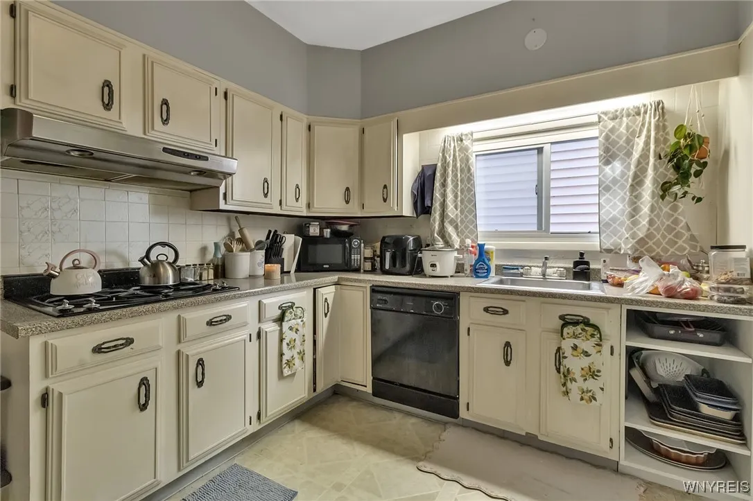 1681 Amherst Street, Buffalo, New York 14214, Buffalo, New York 14214, 6 Bedrooms Bedrooms, ,2 BathroomsBathrooms,Residential,Closed,1681 Amherst Street, Buffalo, New York 14214,0,B1608562