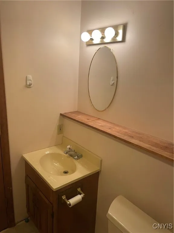 Basement 1/2 Bath with Laundry