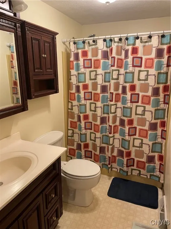 Main floor Full Bath