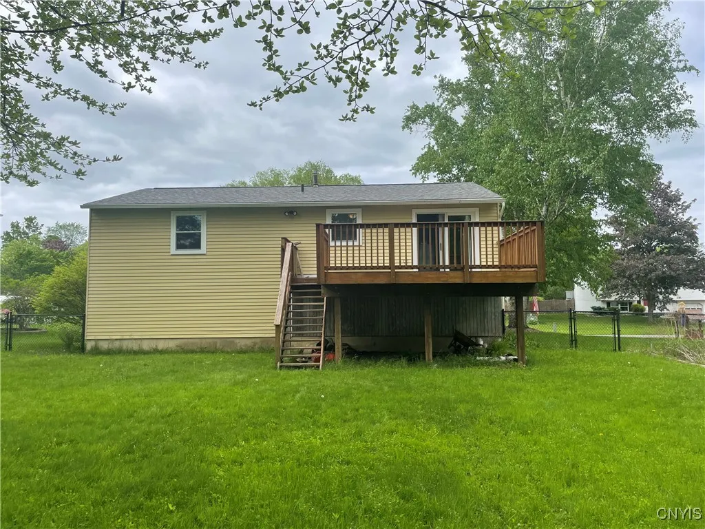 Spacious back yard\r\nFully Fenced