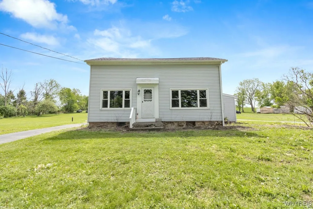 9115 Gowanda State Road, Eden, New York 14057, Eden, New York 14057, 4 Bedrooms Bedrooms, 8 Rooms Rooms,2 BathroomsBathrooms,Residential,Closed,9115 Gowanda State Road, Eden, New York 14057,0,B1608326