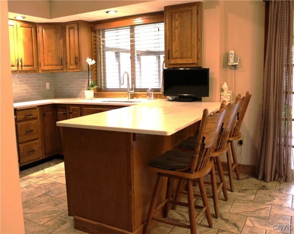 Breakfast bar and kitchen